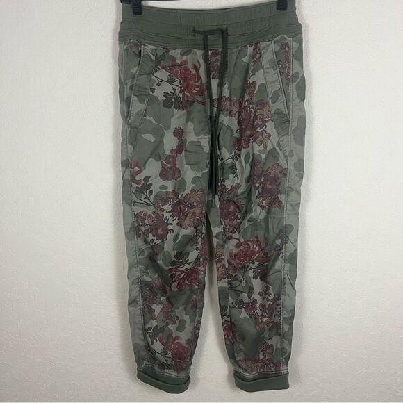 Anthropologie Nomad Joggers Camo Floral Print Cuffed Pants Petite Extra Small - Picture 2 of 8